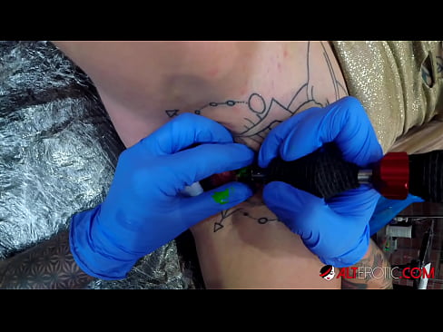 ❤️ Ārkārtīgi tetovēta hottie Sully Savage ieguva tetovējumu uz viņas klitora ️❌ Super sekss pie mums lv.naffuck.xyz